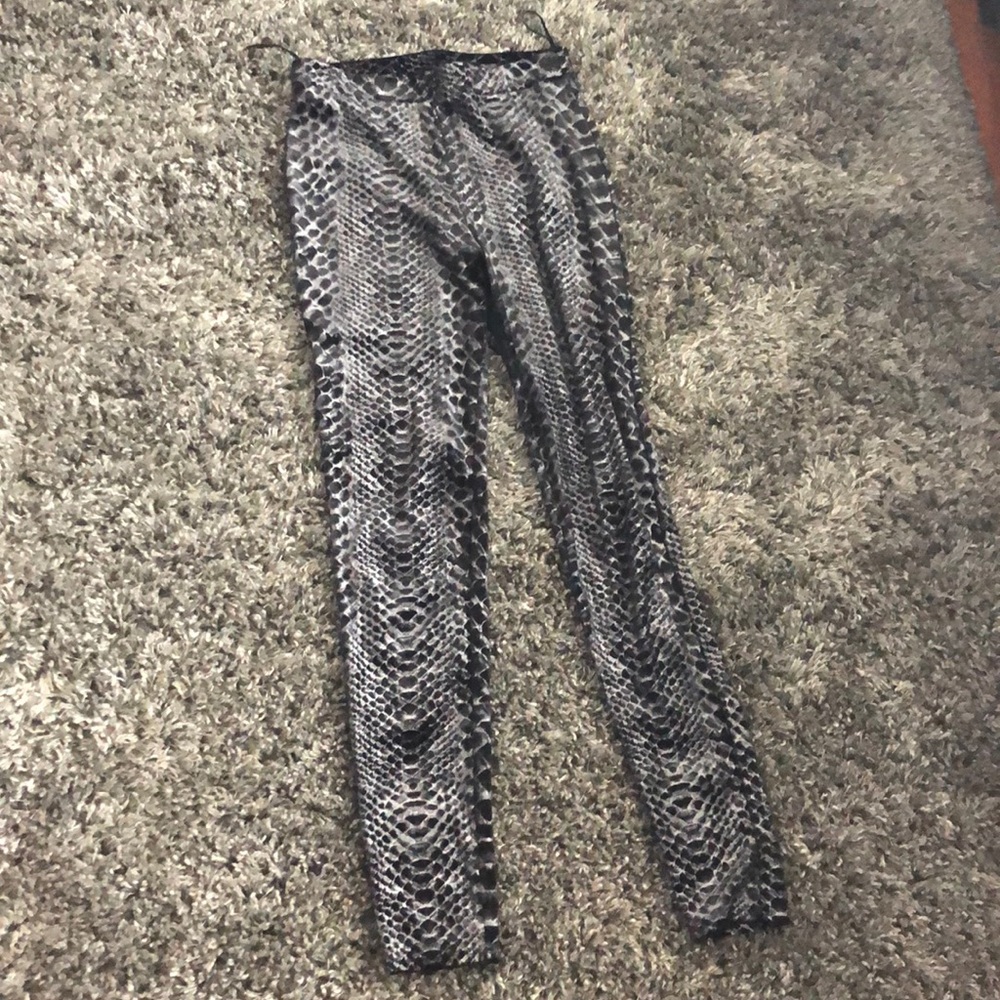 Kyraa velvet snake print leggings